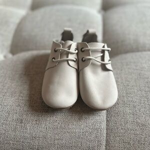 Piper Finn size 7 low top Oxfords hard soles. Like new, color white